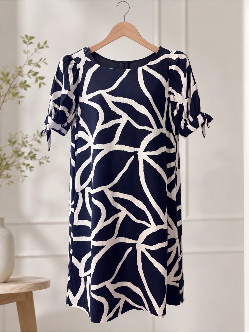 Ann Taylor Navy & White Abstract Print Shift Dress | Size Small | Classic Chic